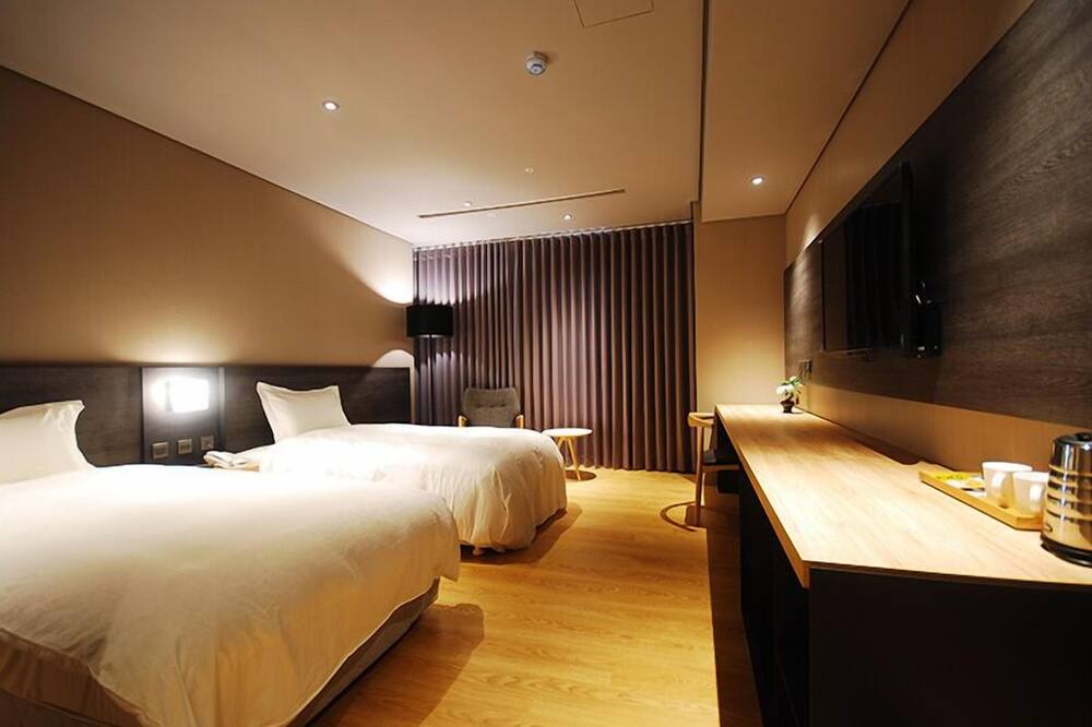 Photo of Bedroom in West District