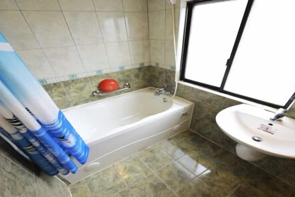 Photo of Bathroom in Ren'ai District