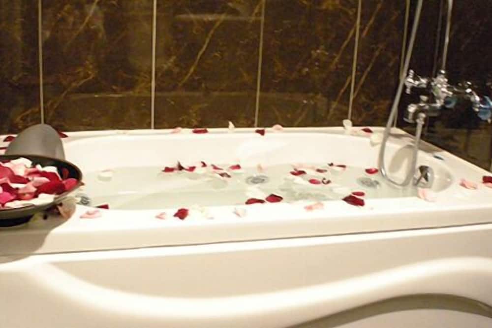 Photo of Bathroom in Ren'ai District