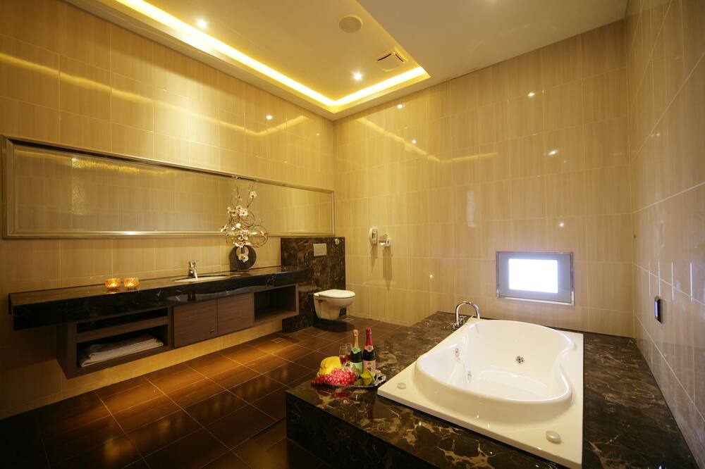 Photo of Bathroom in Daya