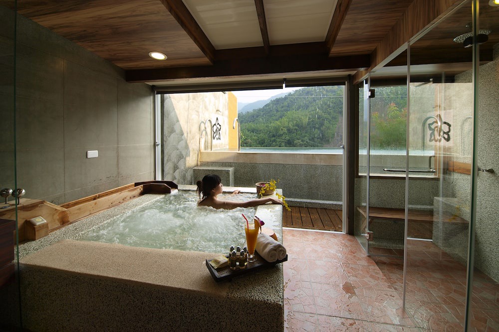 Photo of Bathroom in Liugui District