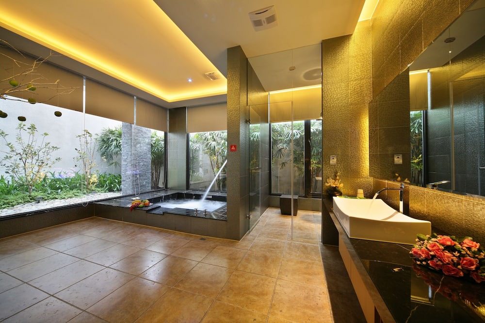 Photo of Bathroom in Nantun District