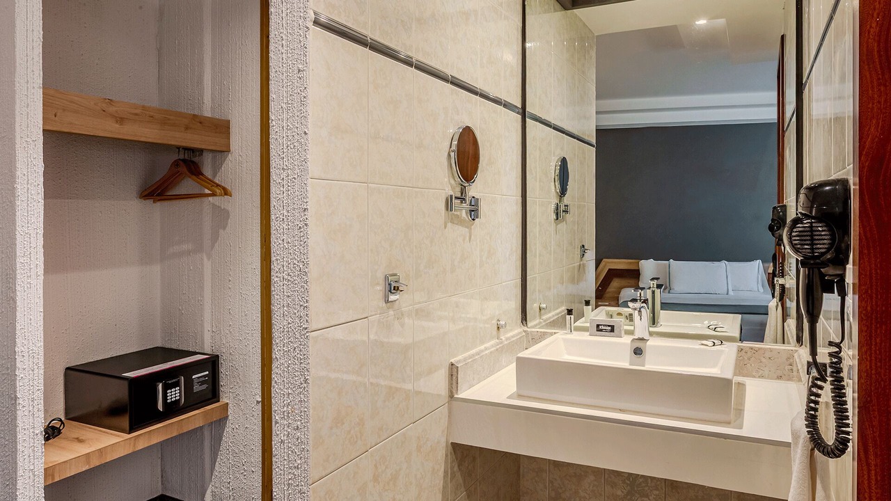 Photo of Bathroom in Reforma