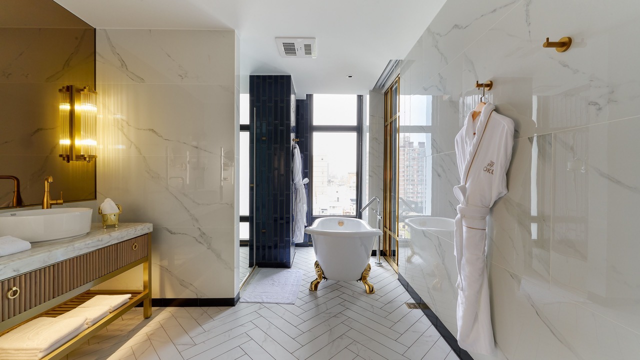 Photo of Bathroom in Central District