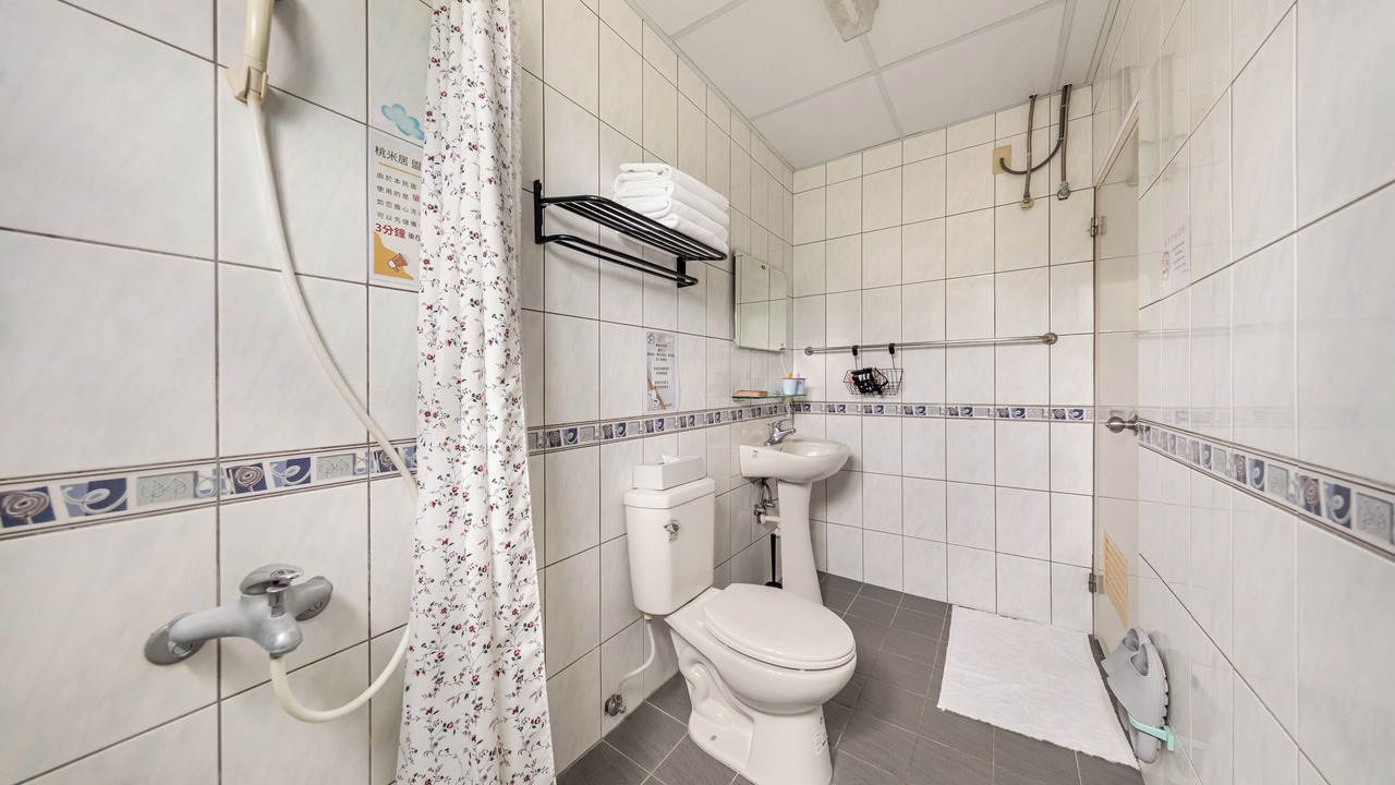 Photo of Bathroom in Puli