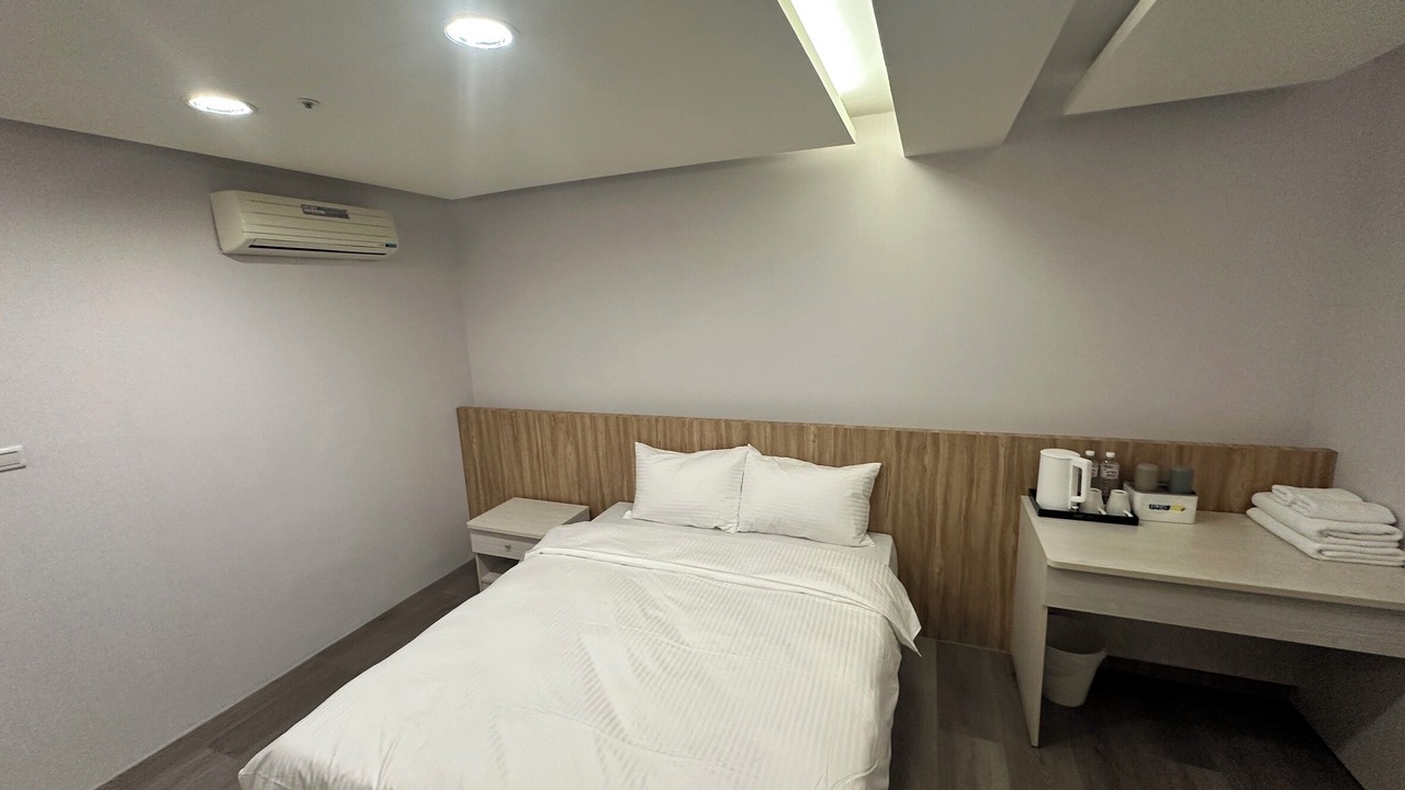 Photo of Bedroom in West District