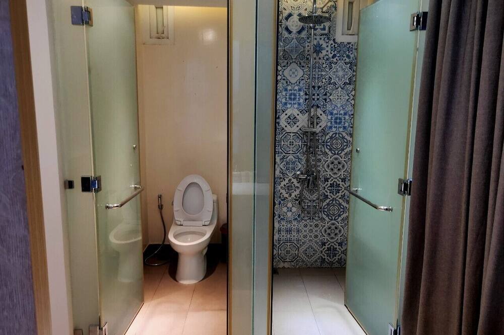 Photo of Bathroom in Him Lam