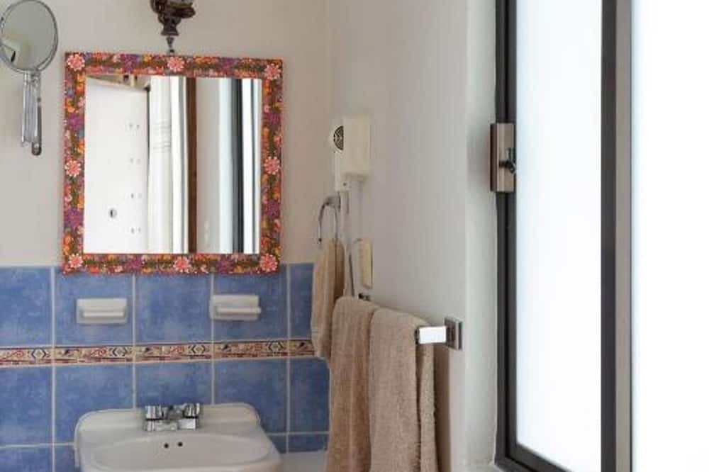 Photo of Bathroom in Reforma