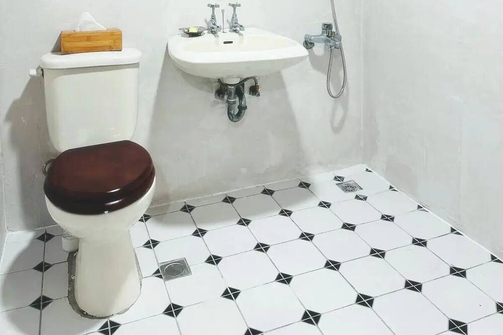 Photo of Bathroom in West District