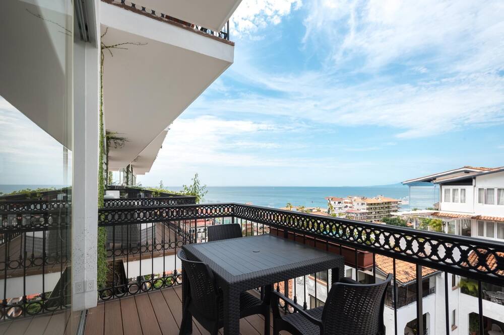 Photo of Outdoor in Romantic Zone