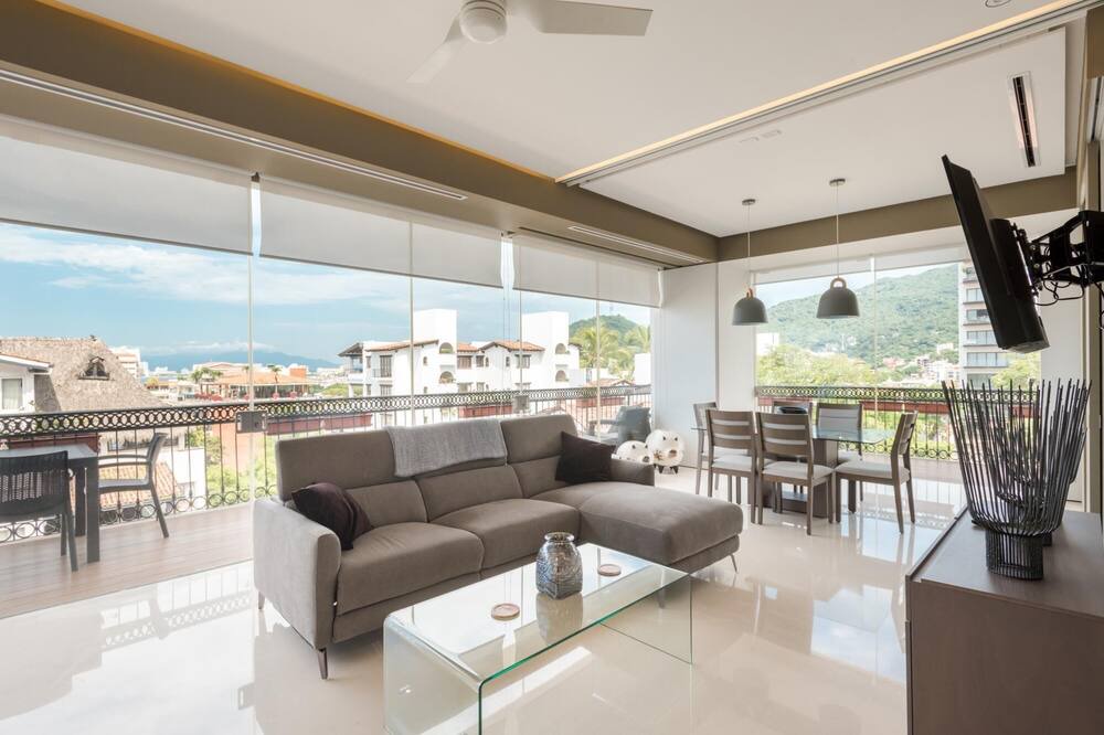 Photo of Livingroom in Romantic Zone