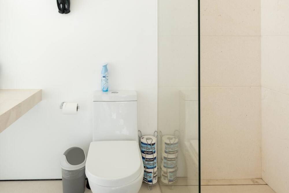 Photo of Bathroom in Romantic Zone