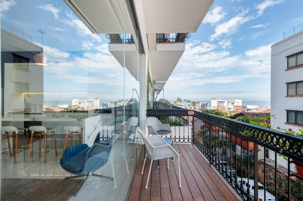 Photo of Outdoor in Romantic Zone