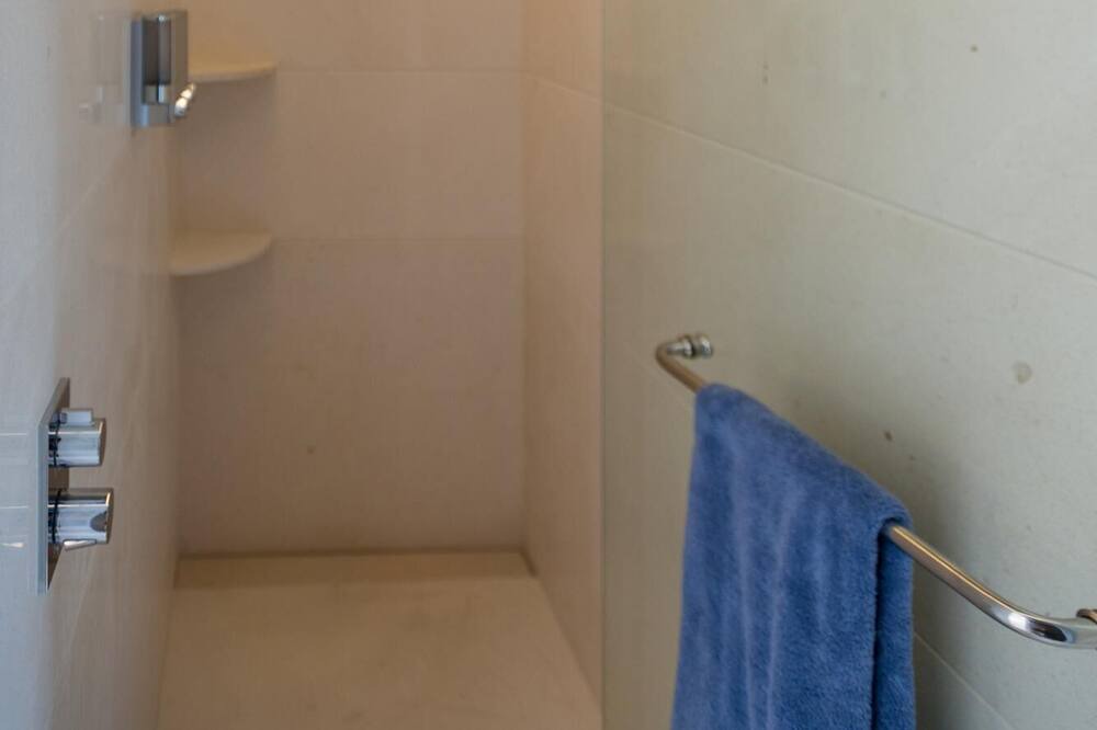 Photo of Bathroom in Romantic Zone