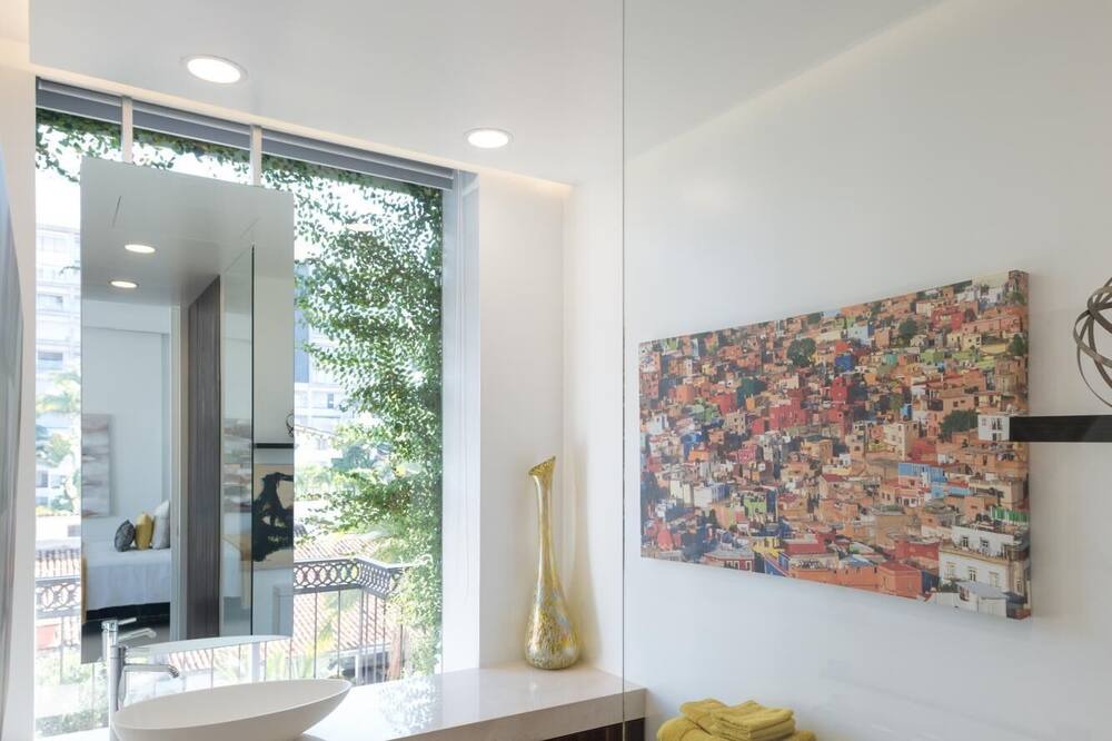 Photo of Bathroom in Romantic Zone