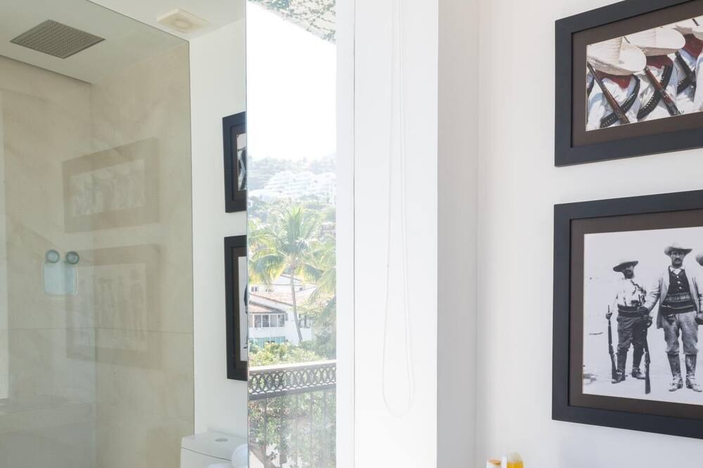 Photo of Bathroom in Romantic Zone