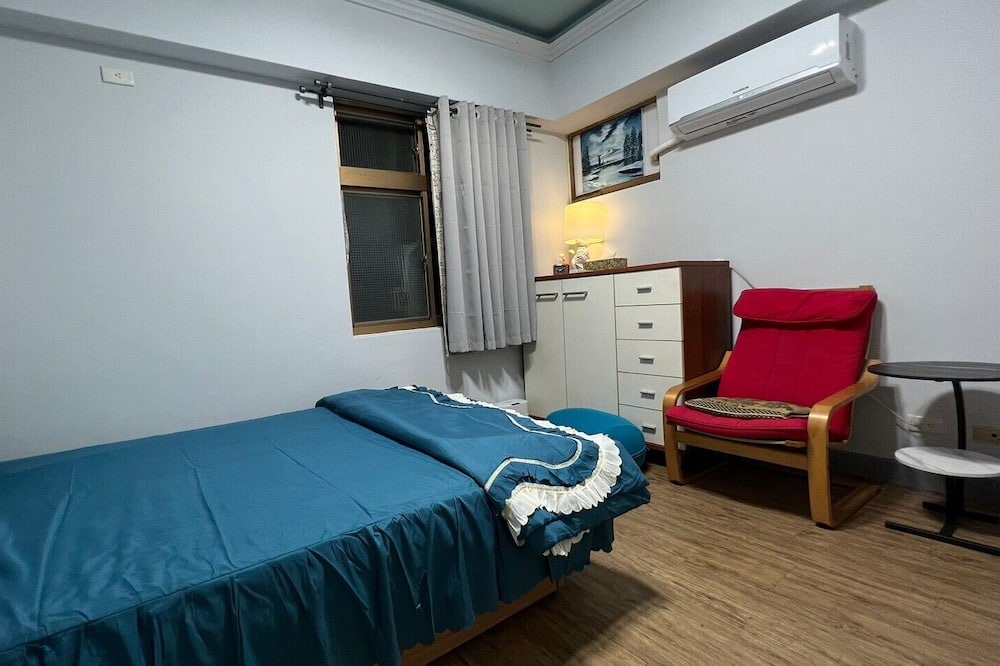 Photo of Bedroom in University District