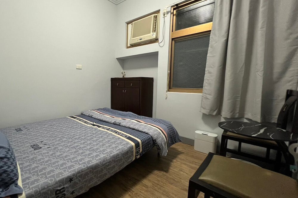 Photo of Bedroom in University District