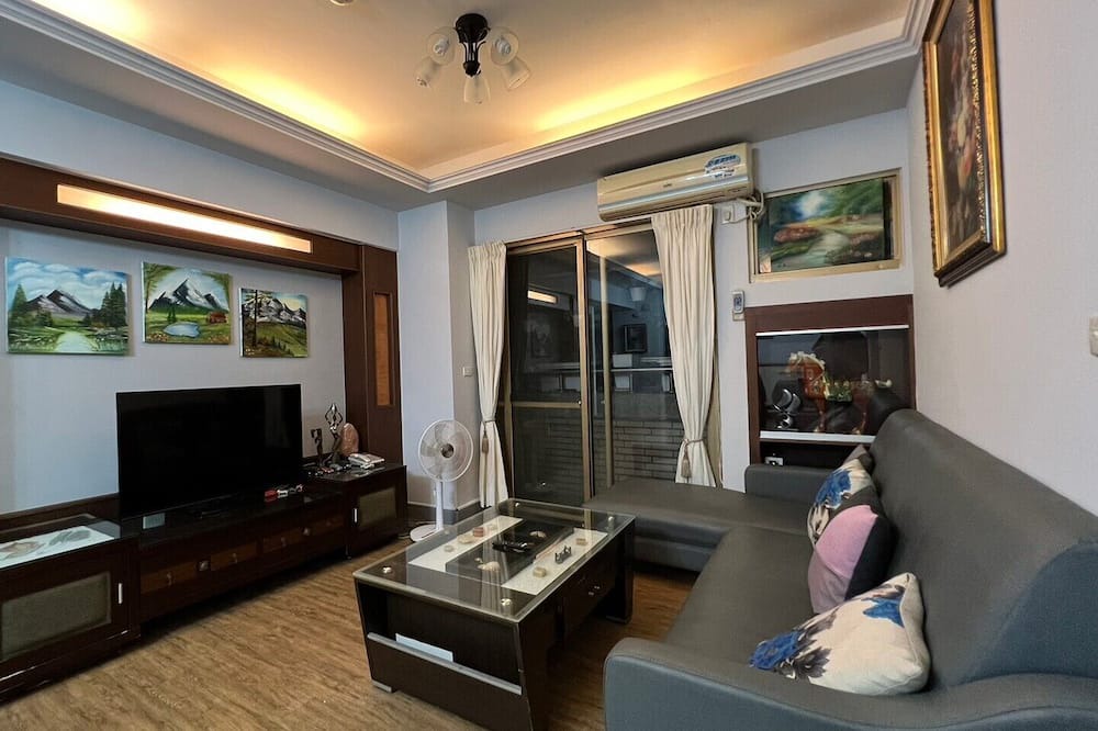 Photo of Livingroom in University District