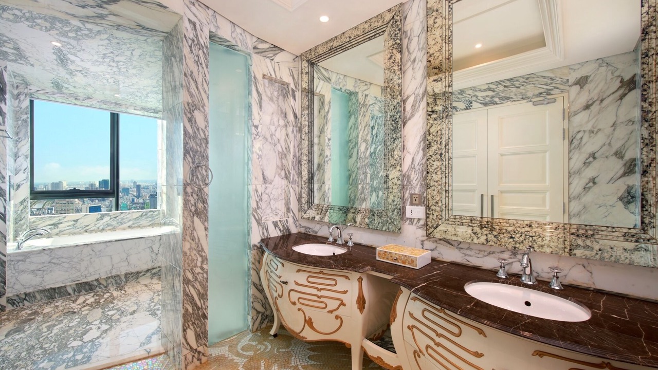 Photo of Bathroom in Nguyen Hue Walking Street
