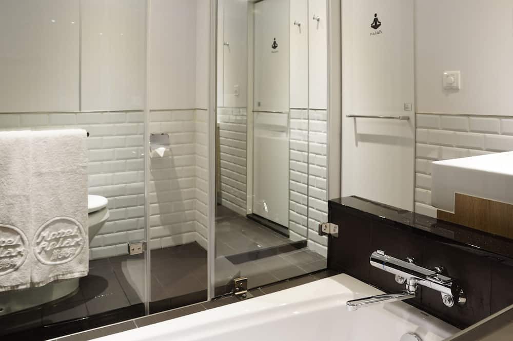 Photo of Bathroom in Zhongzheng