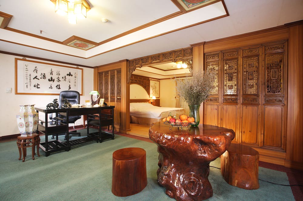Photo of Bedroom in East District