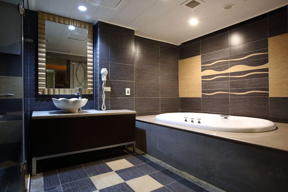 Photo of Bathroom in North District
