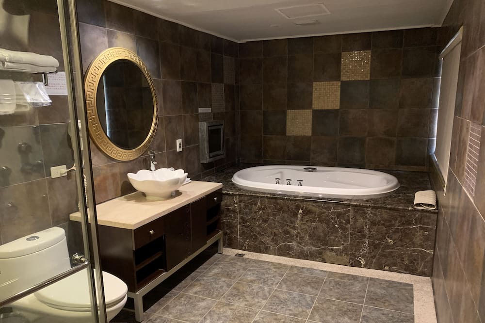 Photo of Bathroom in North District