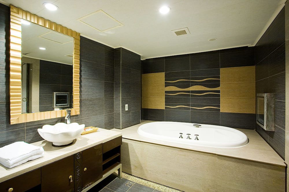 Photo of Bathroom in North District