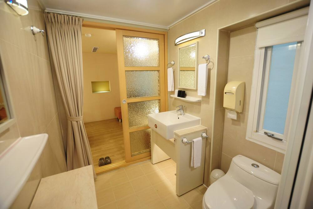 Photo of Bathroom in Cianjin District
