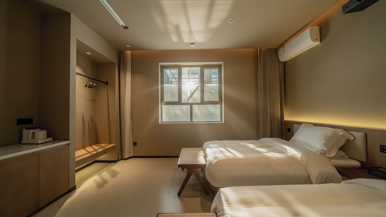 Photo of Bedroom in Mingsha Mountain and Crescent Spring