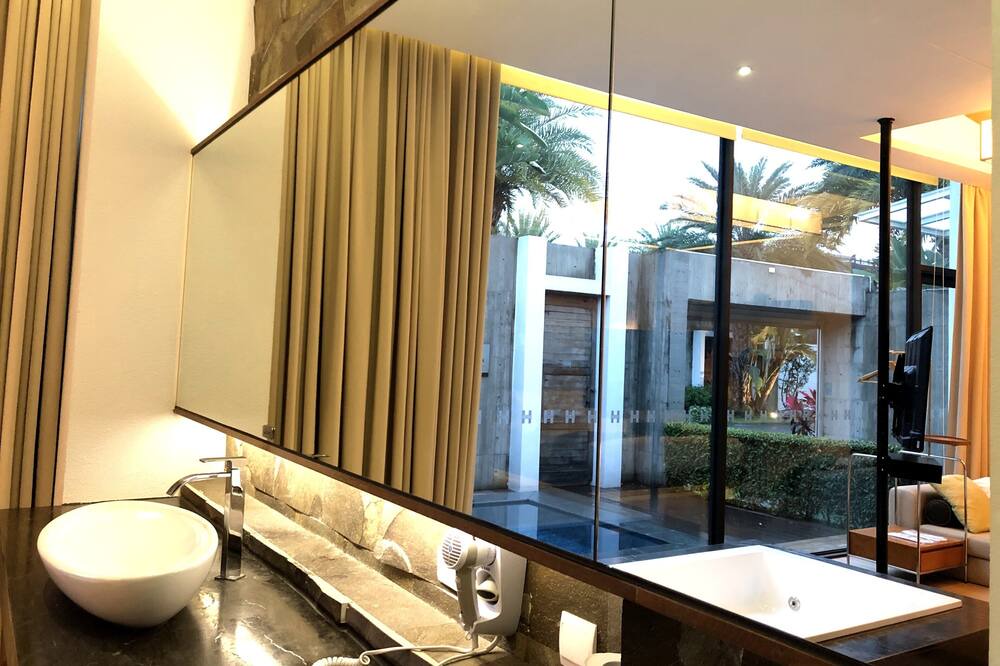 Photo of Bathroom in South District