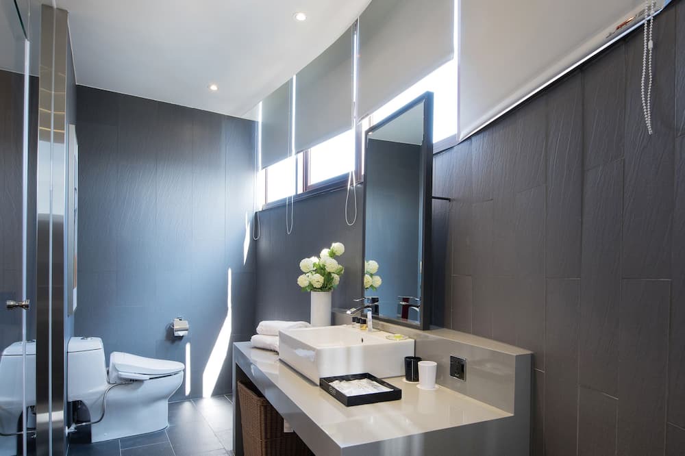 Photo of Bathroom in Daya