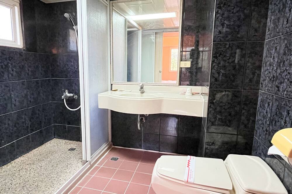 Photo of Bathroom in Fengshan District
