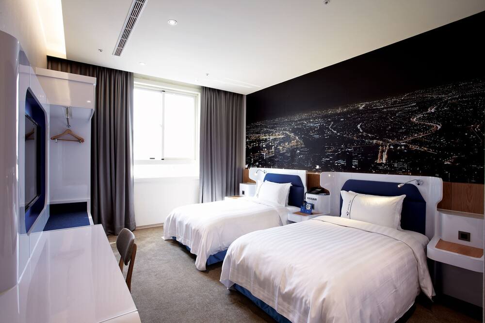 Photo of Bedroom in West District