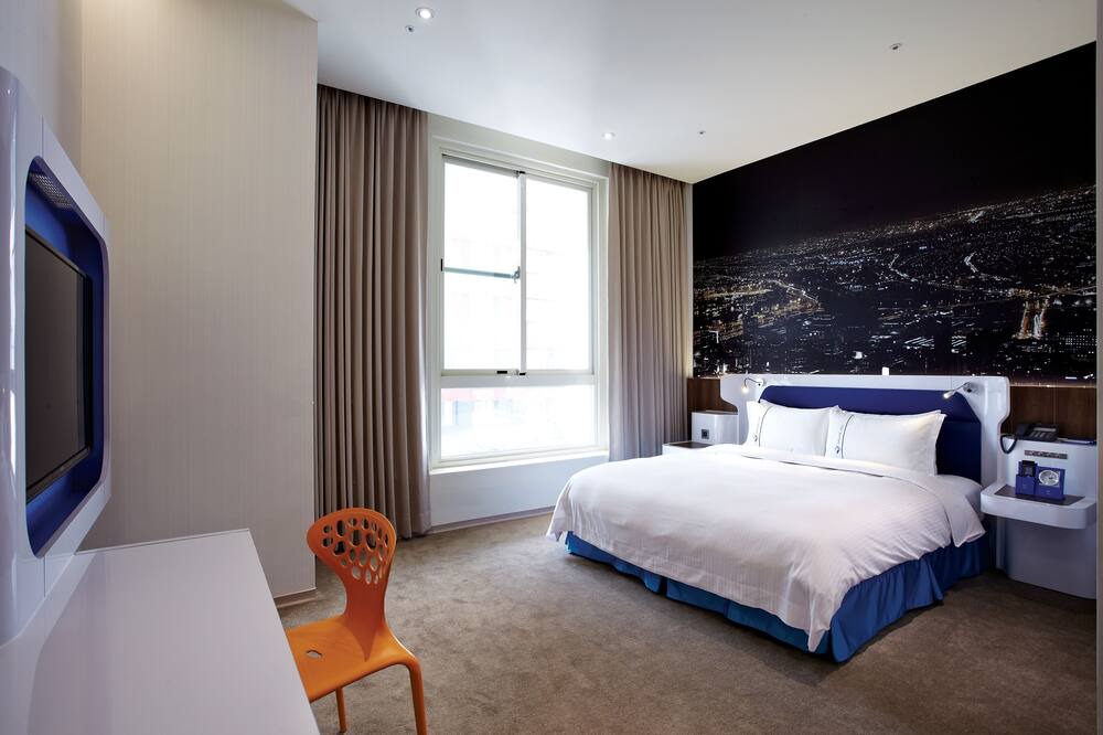 Photo of Bedroom in West District
