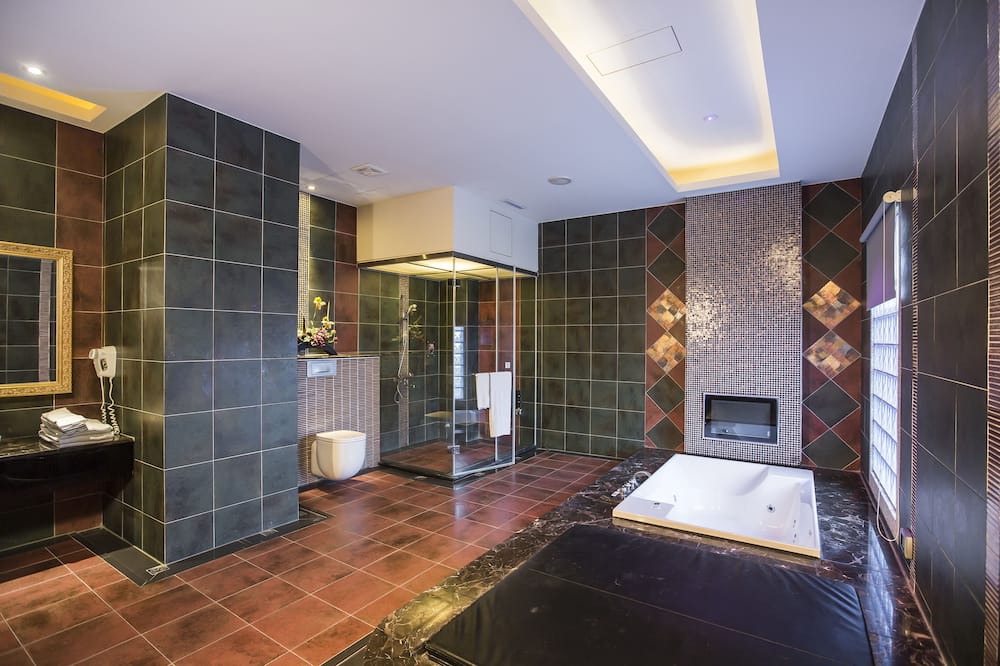 Photo of Bathroom in Douliou