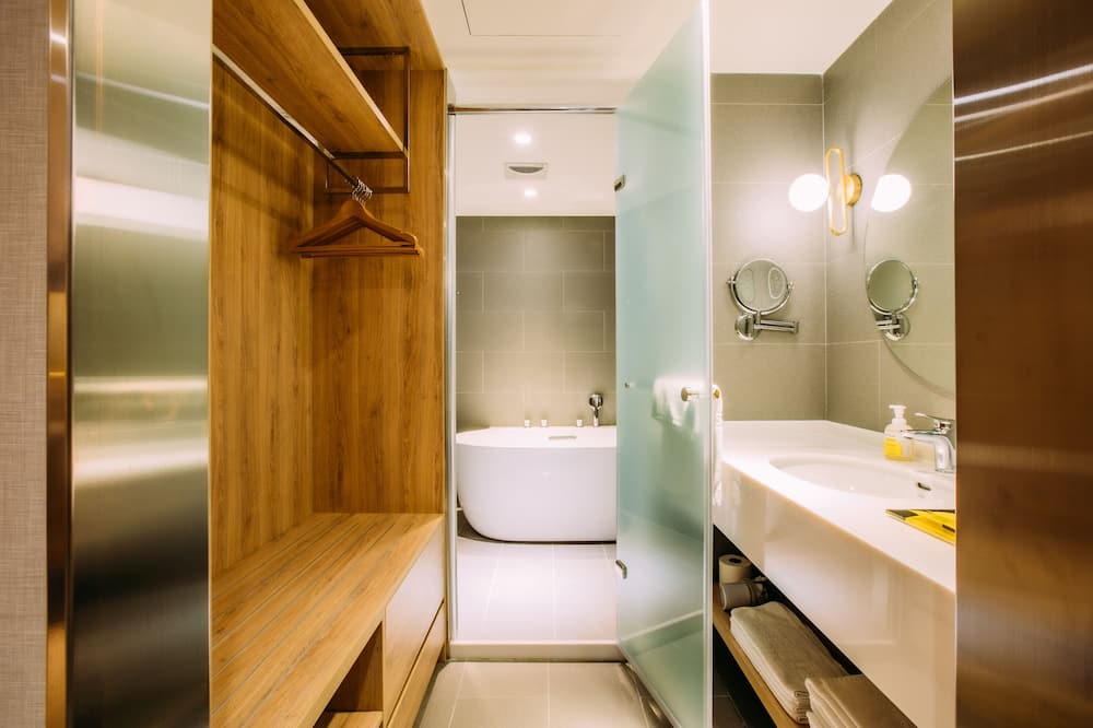 Photo of Bathroom in West District