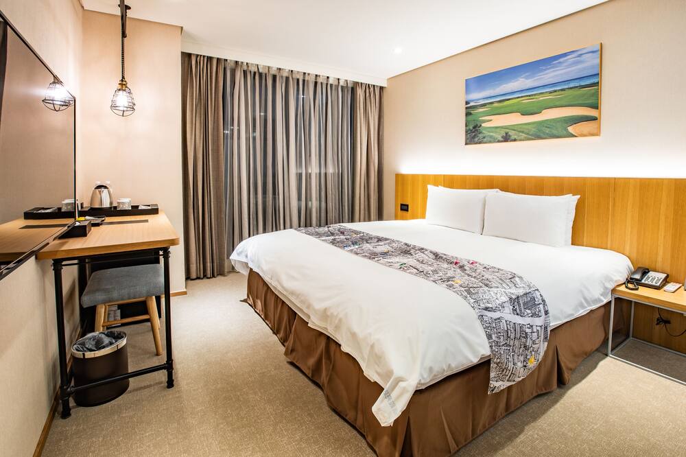 Photo of Bedroom in West District