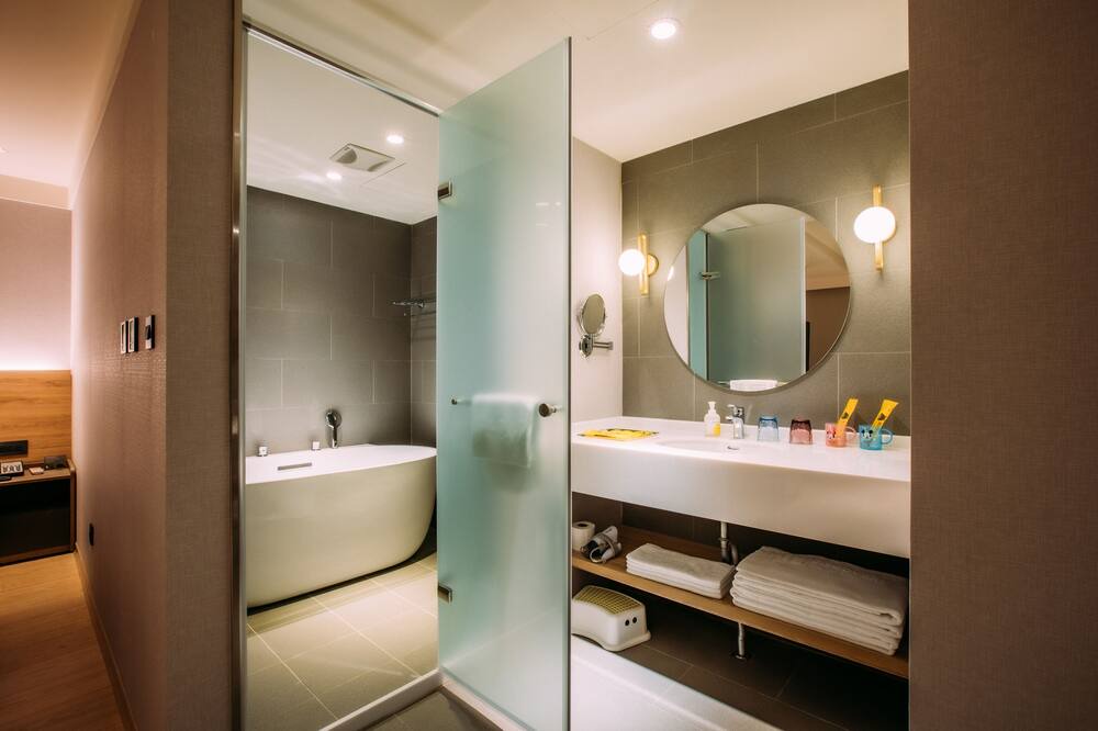 Photo of Bathroom in West District