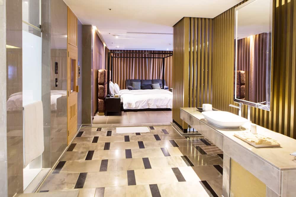 Photo of Bathroom in Lingya District