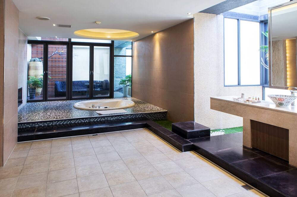 Photo of Bathroom in Lingya District