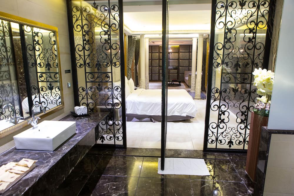 Photo of Bathroom in Lingya District