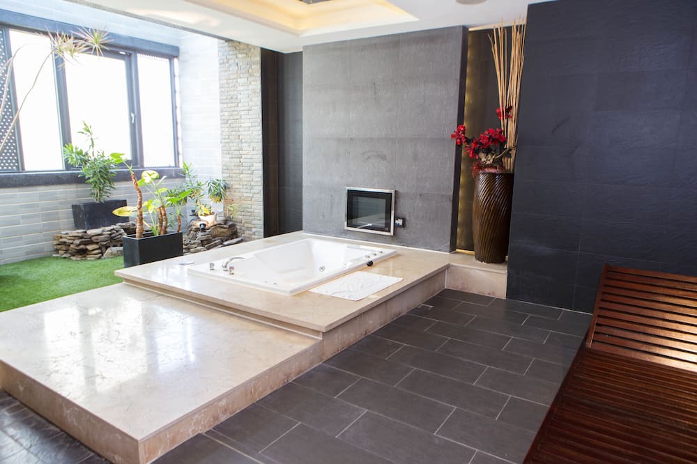 Photo of Bathroom in Lingya District