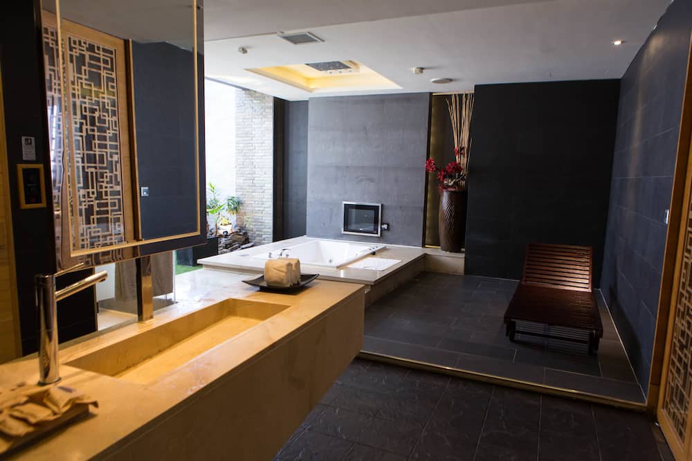 Photo of Bathroom in Lingya District