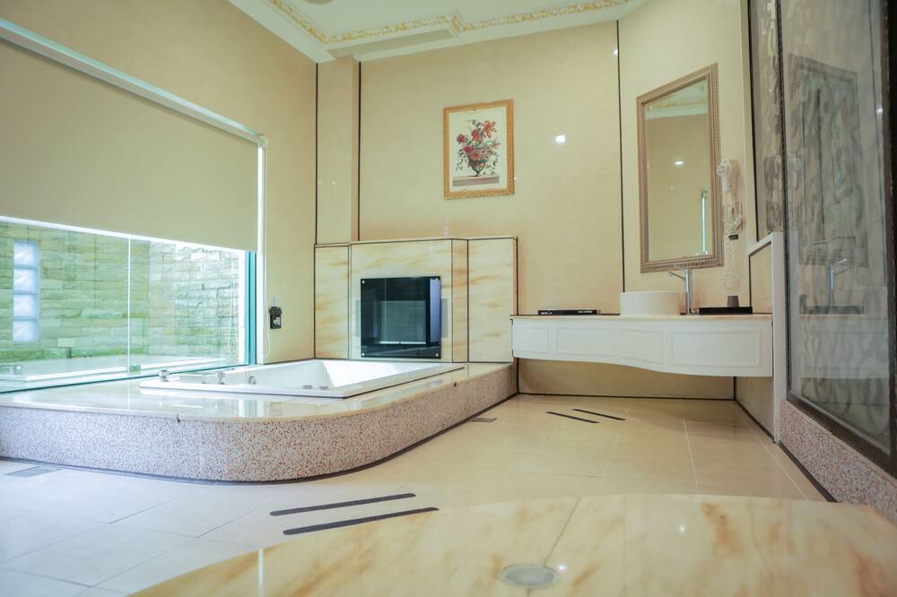 Photo of Bathroom in Xinying
