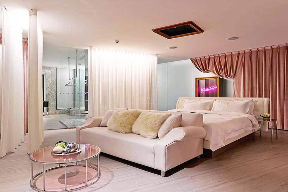 Photo of Livingroom in East District