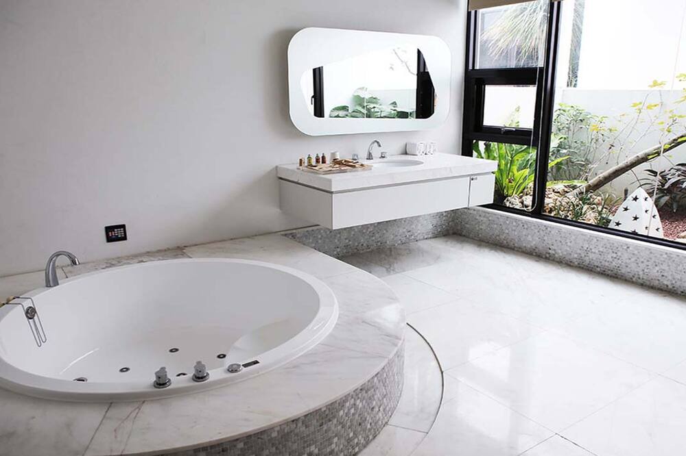 Photo of Bathroom in East District