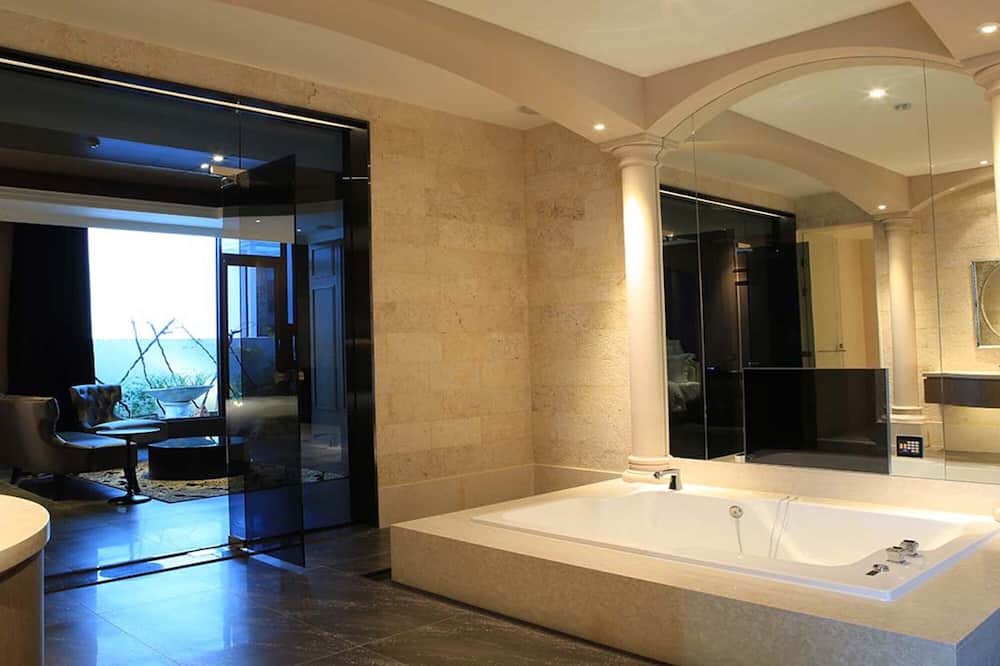 Photo of Bathroom in East District