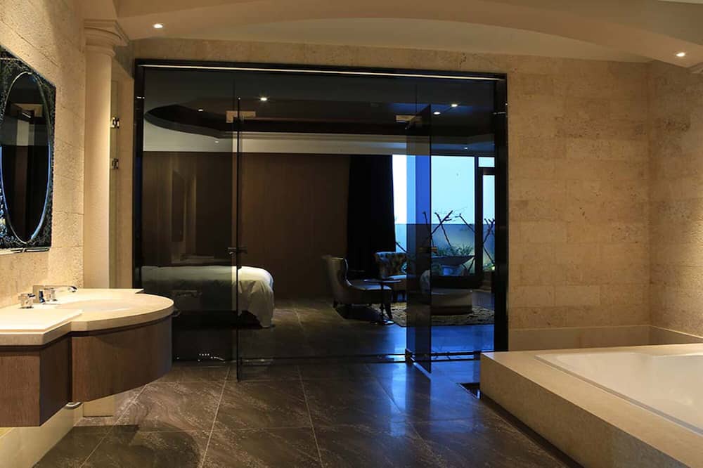 Photo of Bathroom in East District